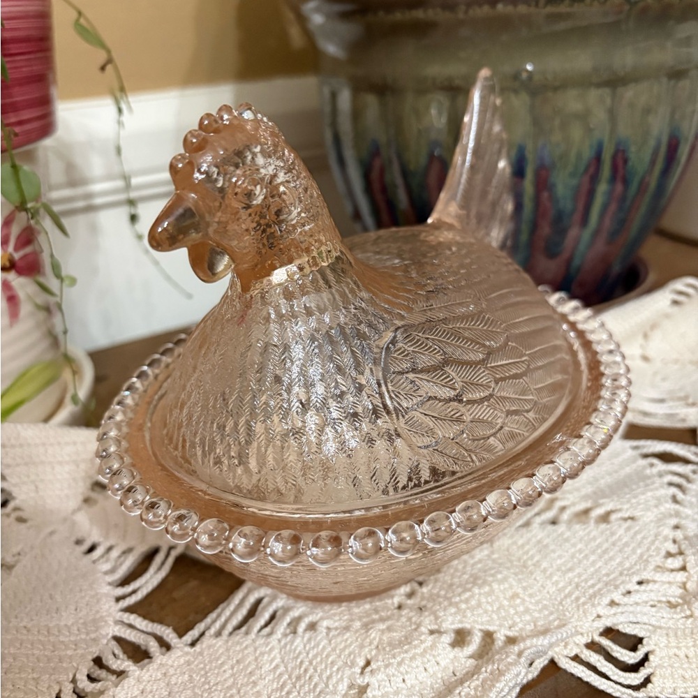 Indiana Glass hen on nest Pastel Pink